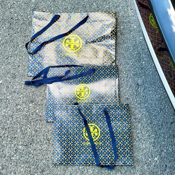 A bundle of tory burch gift bags three total, one extra large, and 2 regular!!! - Picture 1 of 4